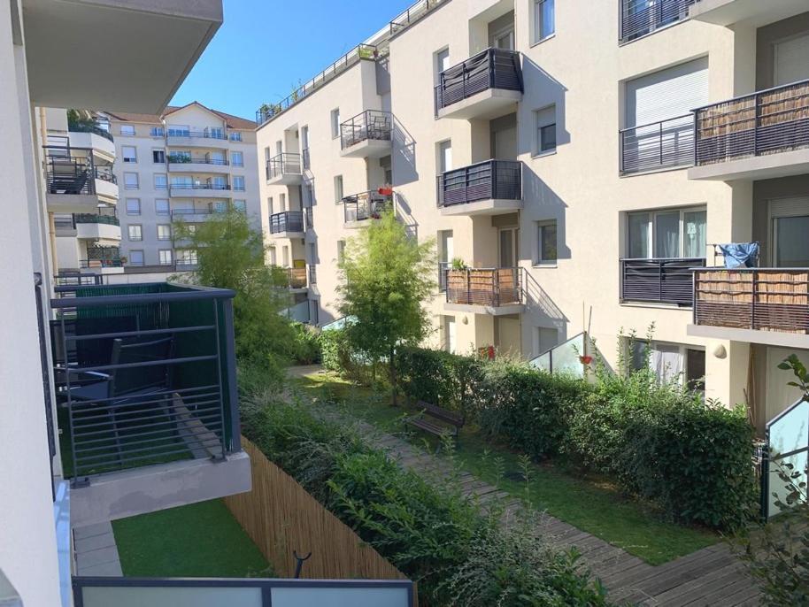 Beau Studio Tout Confort Au Calme Avec Parking . Apartment Villeurbanne Bagian luar foto