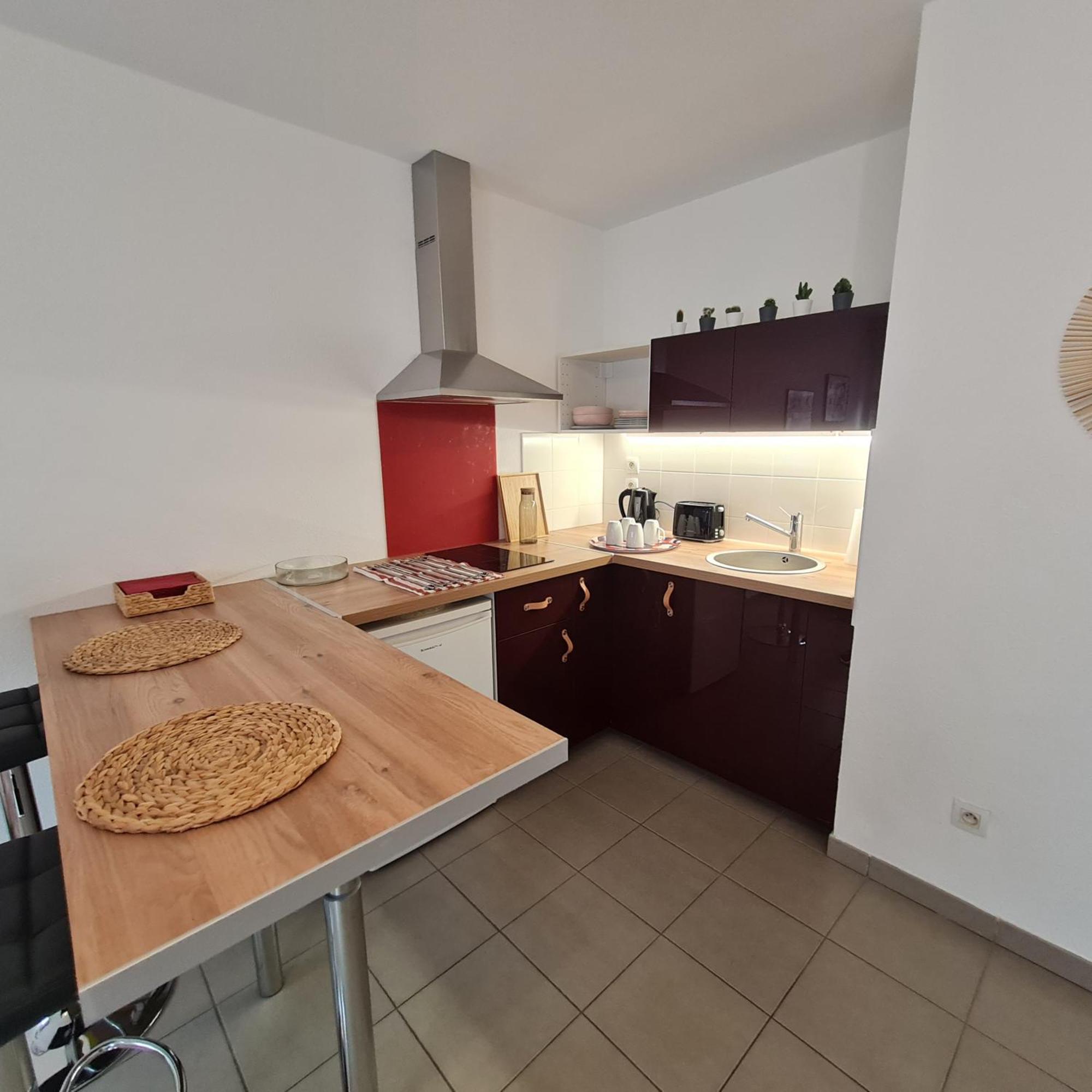 Beau Studio Tout Confort Au Calme Avec Parking . Apartment Villeurbanne Bagian luar foto